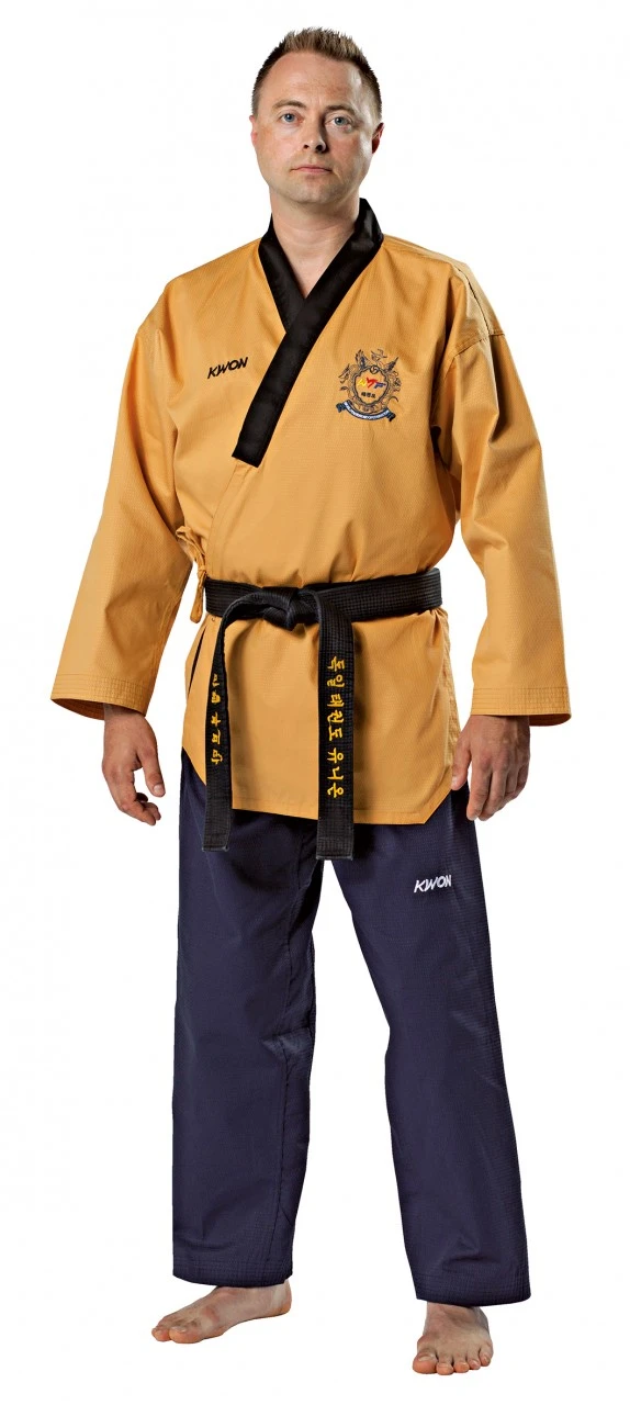 Poomsae Grandmaster Anzug WTF-Logo 1 Poomsae Grandmaster Anzug WTF-Logo